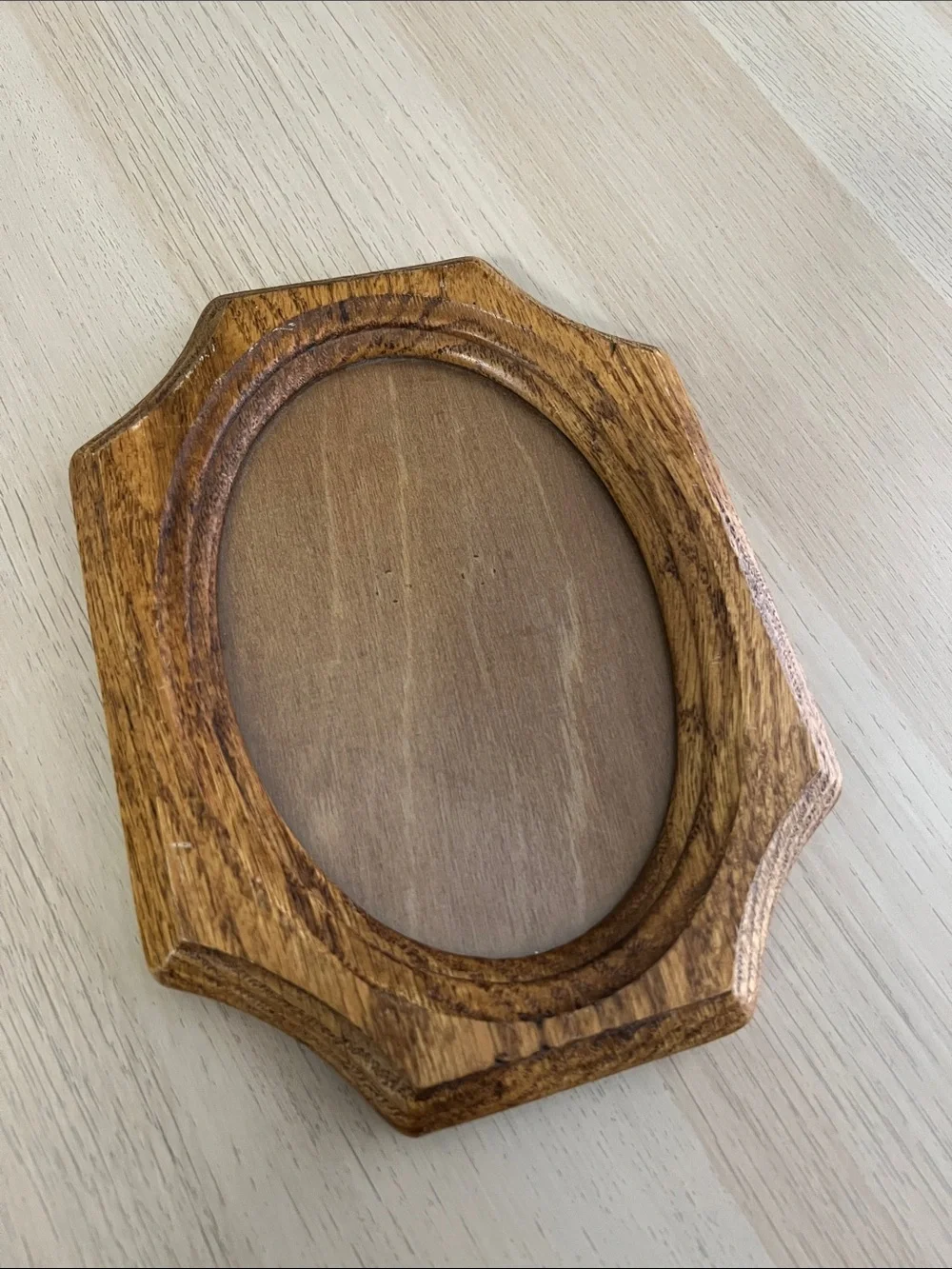 Vintage Wood Oval Portrait Frame – Unique Scalloped Design